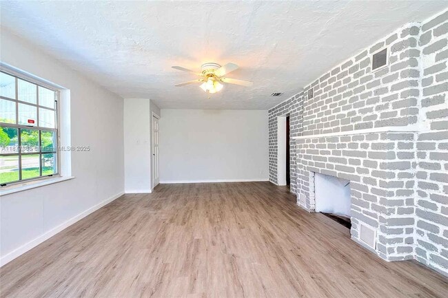 Foto del edificio - 6130 SW 32nd St