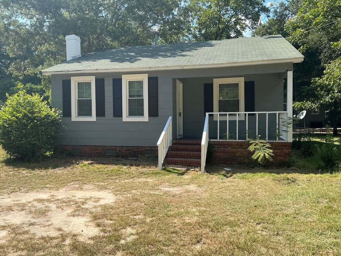 Foto principal - Beautiful Home Newly Renovated - $200.00 o...