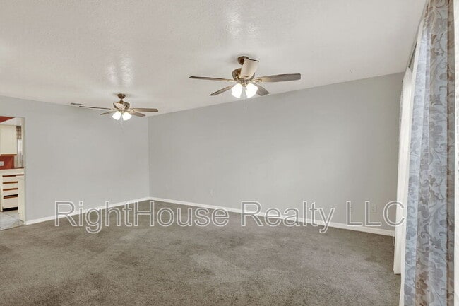 Building Photo - 3267 Forest Oaks Ct