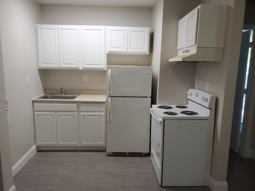 Kitchen - 7 Circle Dr