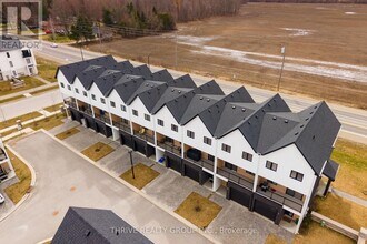 Building Photo - 1595 Capri Cres