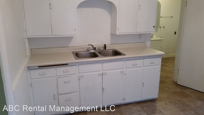 Building Photo - 702-704 Grant St