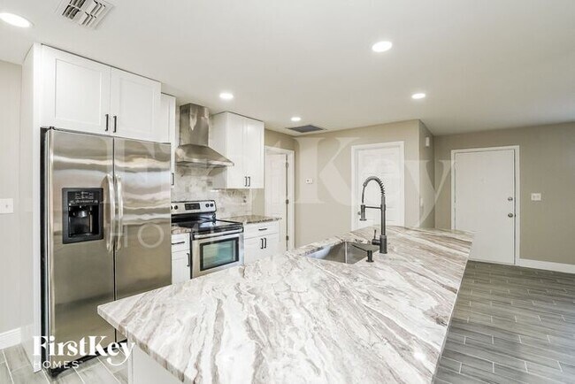 Foto del edificio - 18001 Laurel Valley Rd