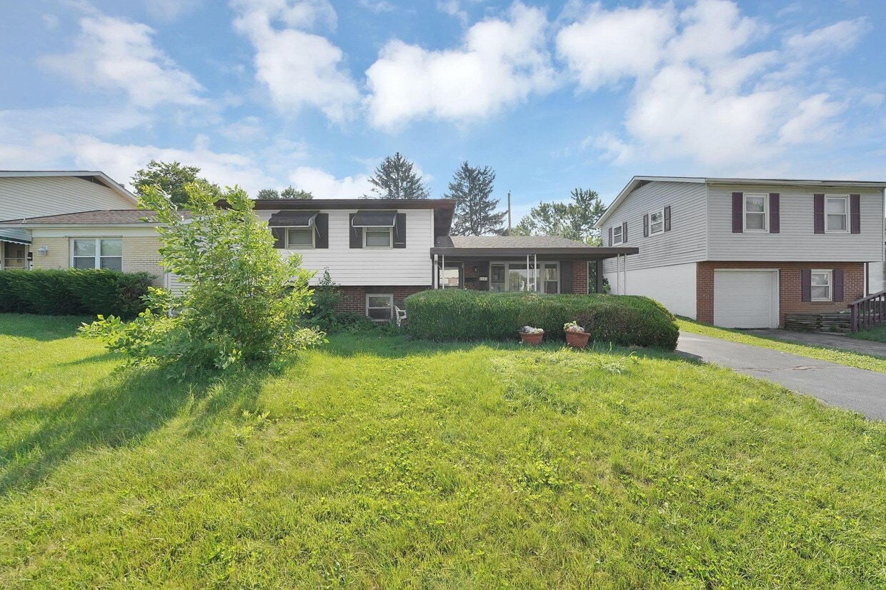 Primary Photo - 3384 Norwalk Rd