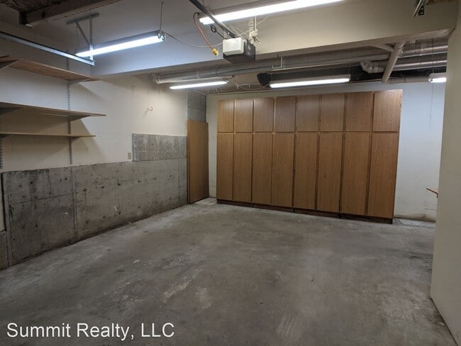 Building Photo - 3 br, 1.5 bath House - 2940 Simpson Ave