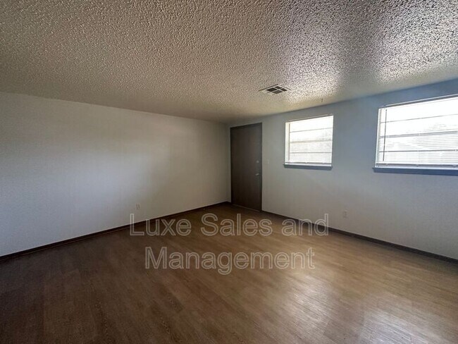 Foto del edificio - 3025 Clarke St