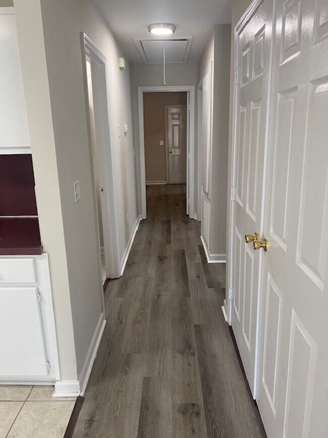 Building Photo - Cute, Cute, Cute Three Bedroom