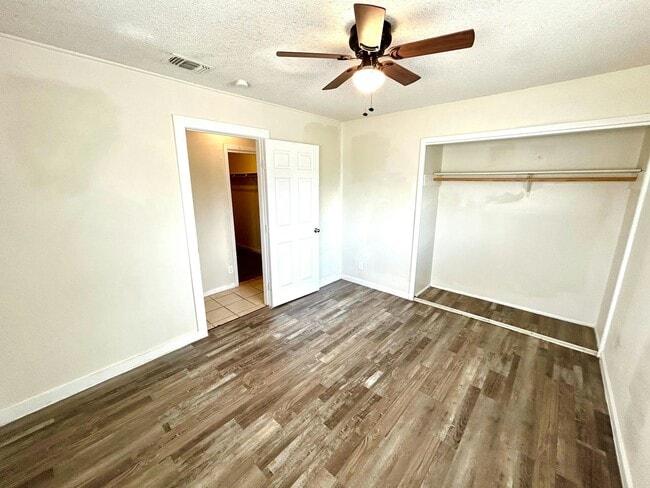 Photo - 4631 Argonne Dr House