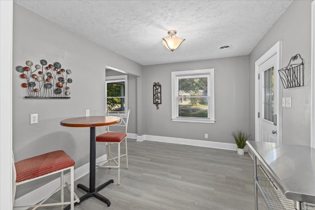 Building Photo - 350 Hill Park Dr