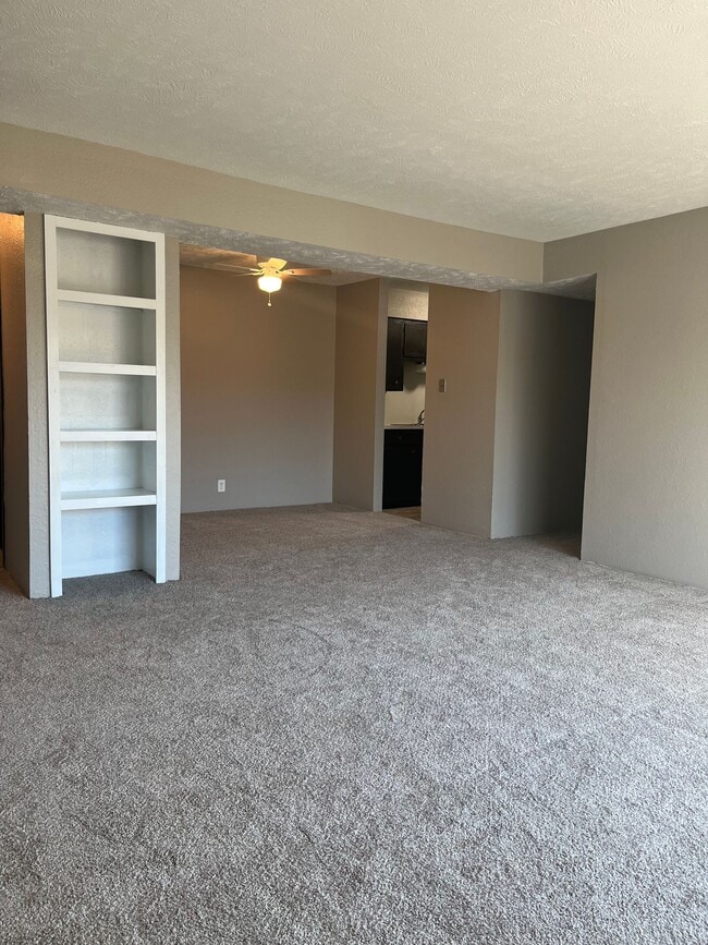 Building Photo - SPACIOUS APARTMENTS LOCATED IN THE HEART O...