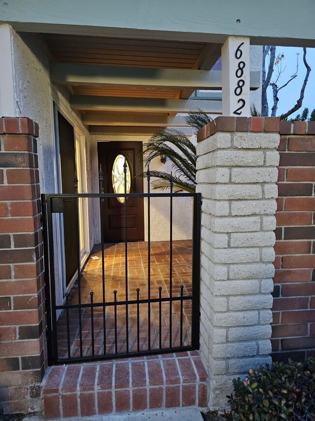 Foto del edificio - Beautiful 3 bed 2 bath Townhome in Cypress!