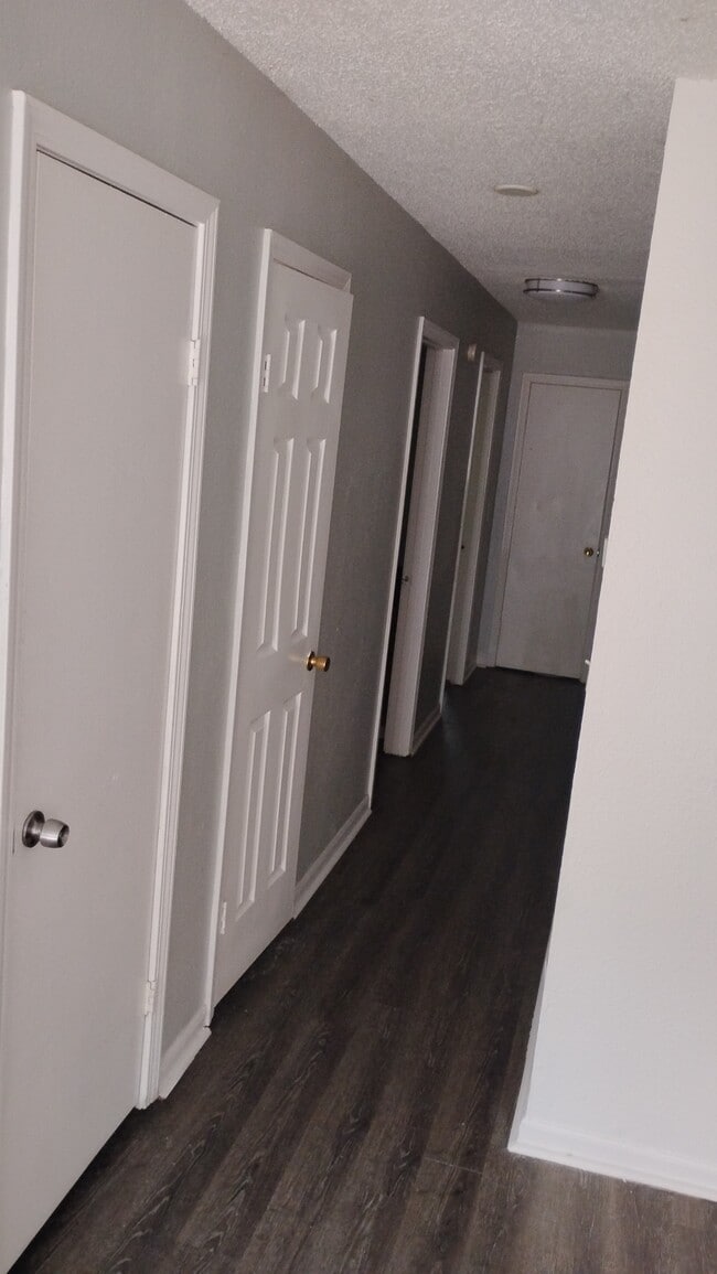Foto del edificio - 2420 E 70th St