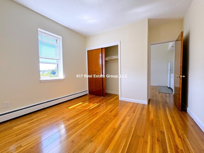 Building Photo - 164 N Beacon St