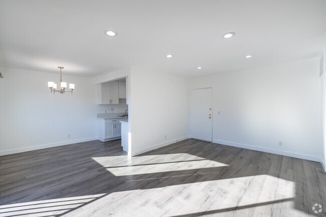 1BR, 1BA - 815SF - Living Room - Woodland House Apartments