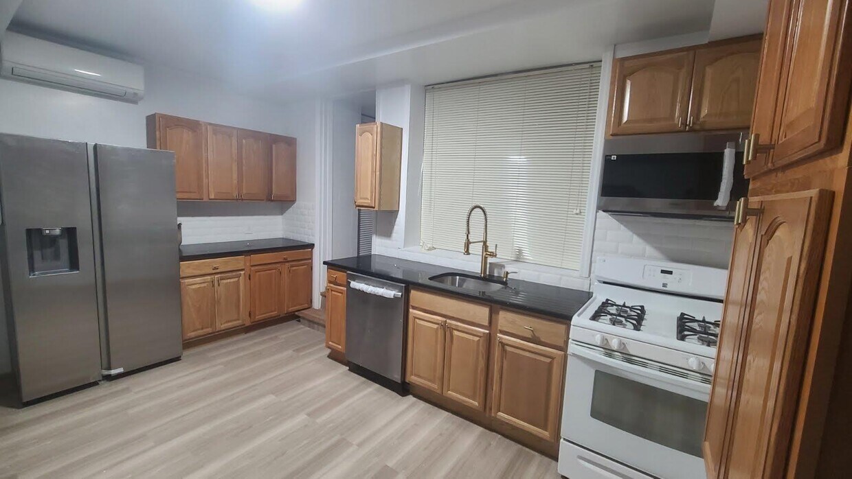 Foto principal - 757 E 213th St