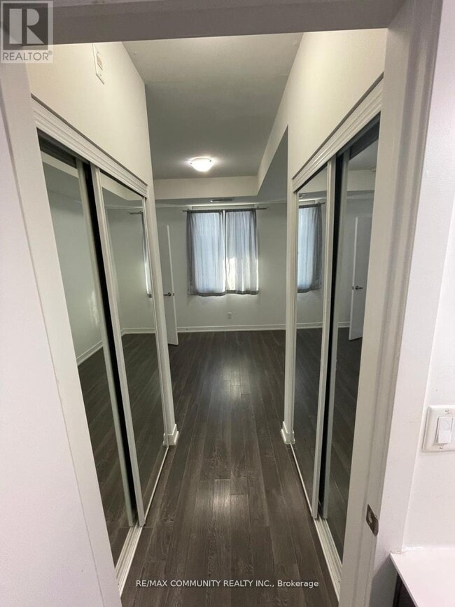 Photo du bâtiment - 3560 St Clair Ave E