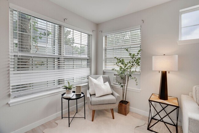 Foto del edificio - Charming 2 bed 1 bath Condo in Centennial!