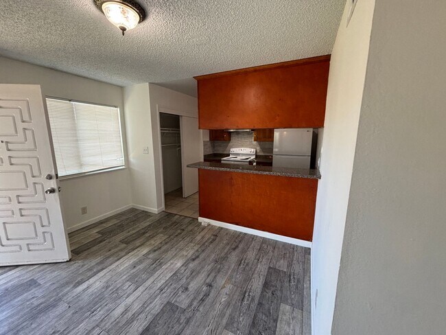 Foto del edificio - 7384 Franklin Blvd