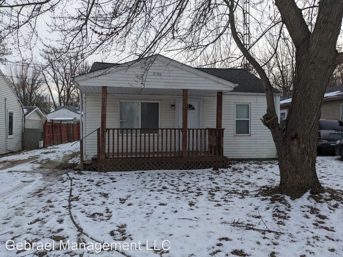 Primary Photo - 2196 E Bergin Ave
