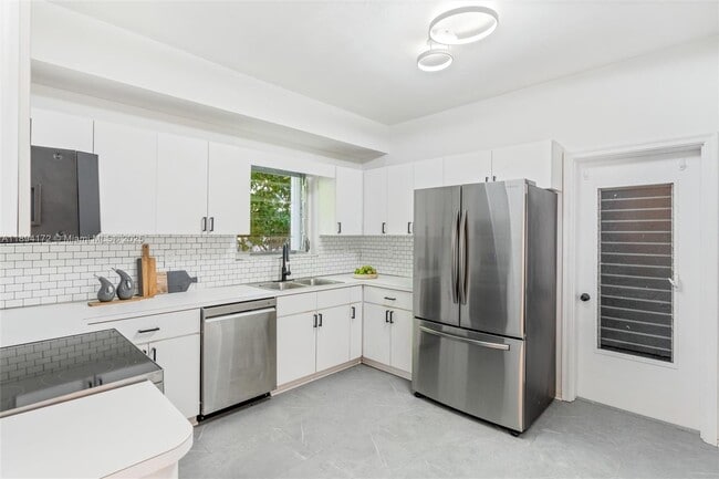 Foto del edificio - 9164 Carlyle Ave