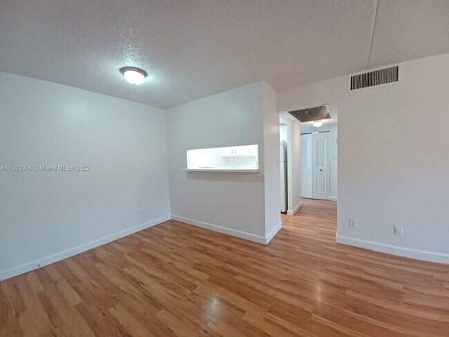 Foto del edificio - 5835 Washington St