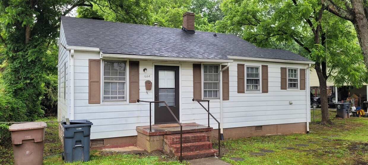Foto principal - 1228 Westside Dr