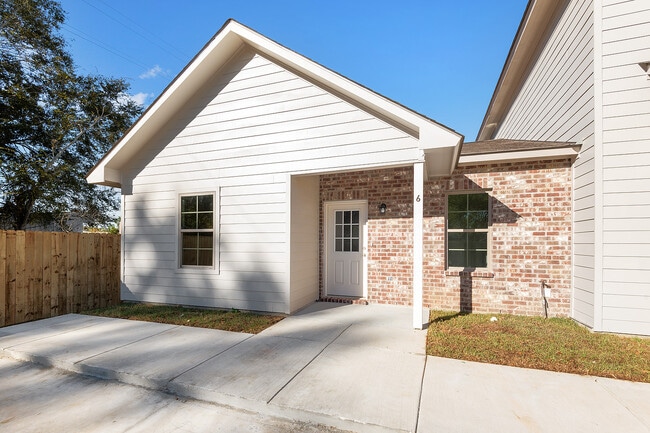 Building Photo - 8064 Cecil Dr