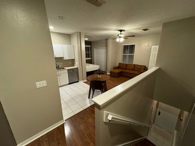Building Photo - 833 Spring Park Loop