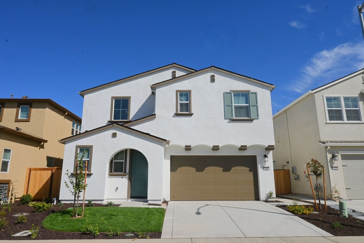 Foto principal - Resident Benefit Package Property