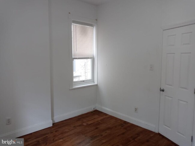 Building Photo - 1332 N 59th St