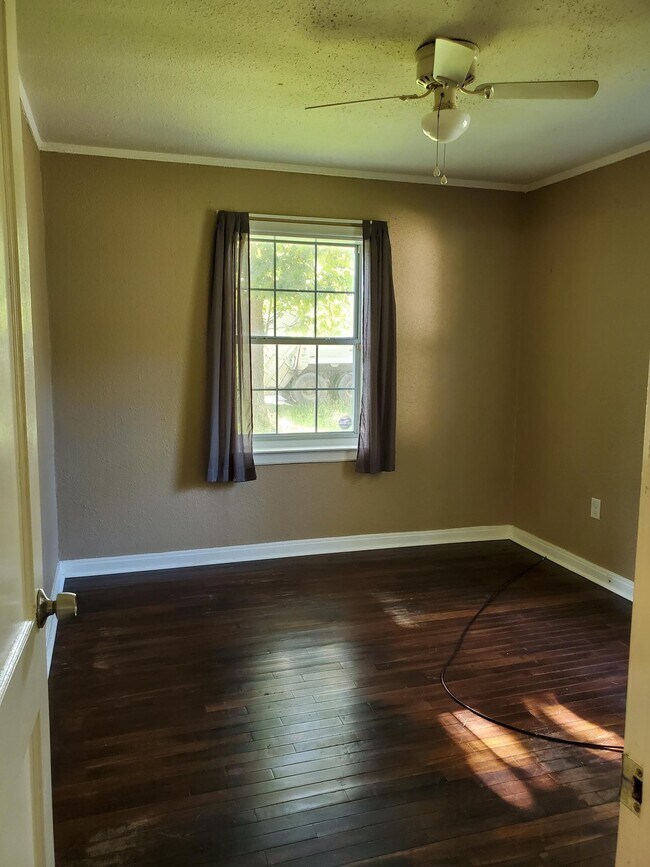 Bedroom - 205 N Richardson St