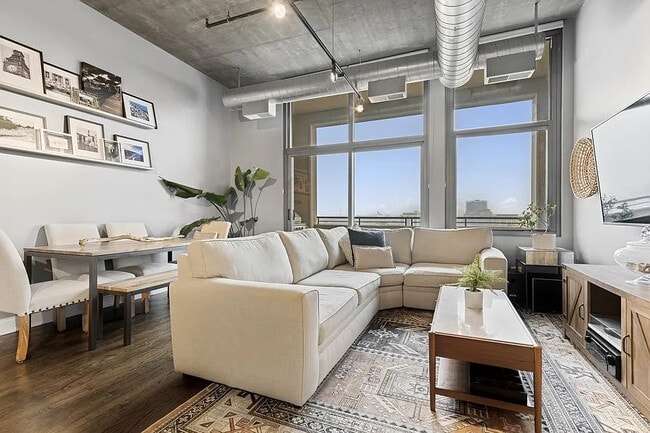 Foto del edificio - 900 N Kingsbury St