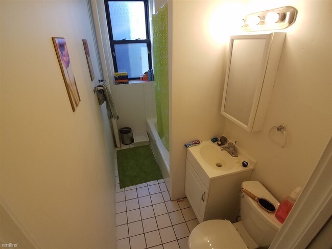 Building Photo - Studio, 1 bath  - 27 Saint Lukes Rd Apt 4