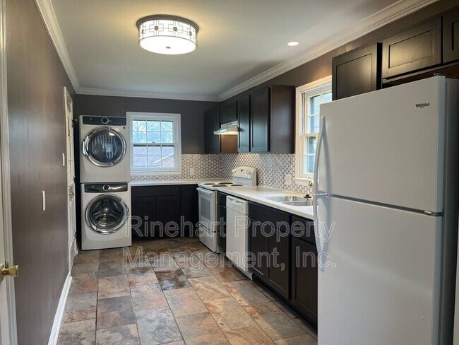 Building Photo - 448 Willowspring Ln