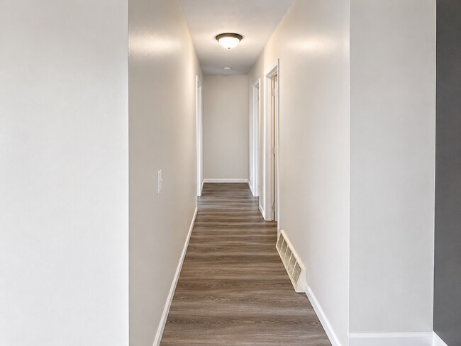Foto del edificio - Beautifully Renovated 4BR Retreat with Spacious Yard in North Columbus