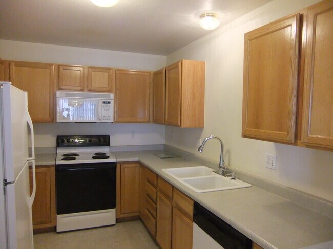 Building Photo - 1601 Great Western Dr