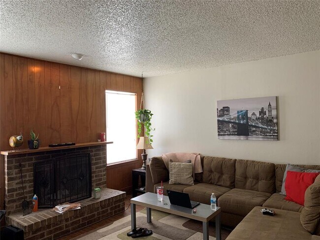 Building Photo - 507 N Walnut Creek Dr