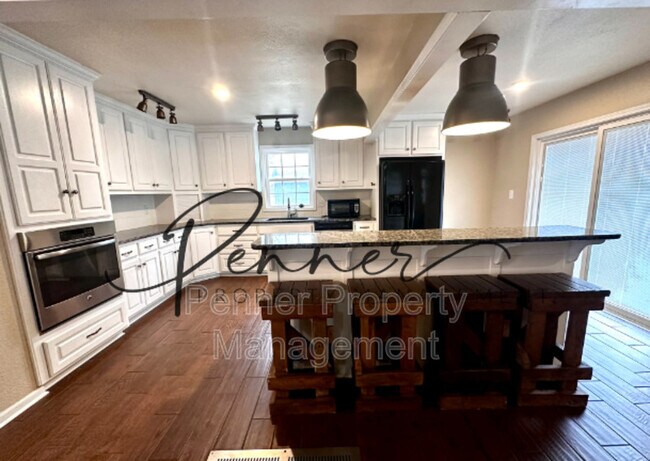 Foto del edificio - 10615 Bannister Rd