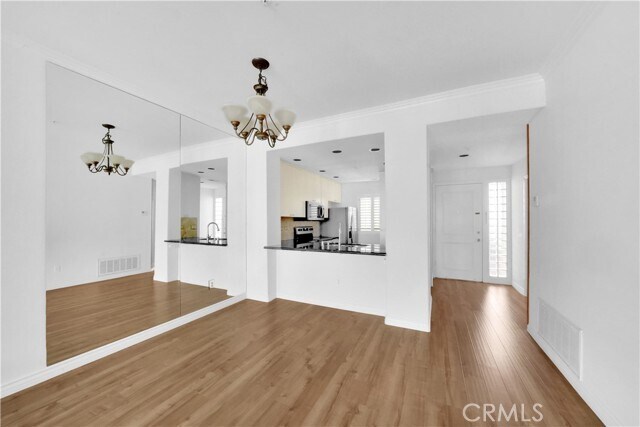 Foto del edificio - 2243 Martin