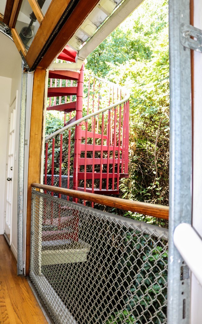 Building Photo - 1419 Cloverfield Boulevard