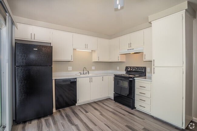 1BR, 1BA - 700SF - Montecito Apartments