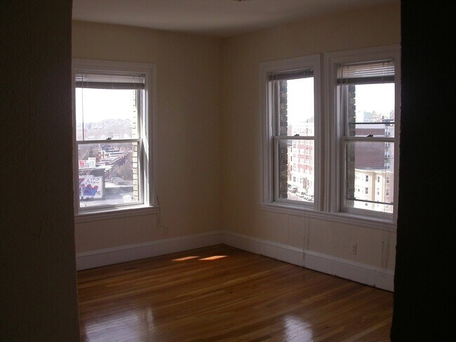 Foto del edificio - 1666 Commonwealth Ave