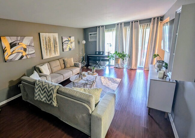 Foto del edificio - 940 E Old Willow Rd