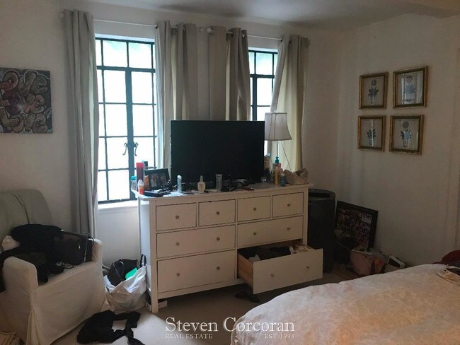 Foto del edificio - 333 E 43rd St