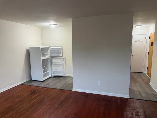 Foto del edificio - 322 W Elizabeth Ave