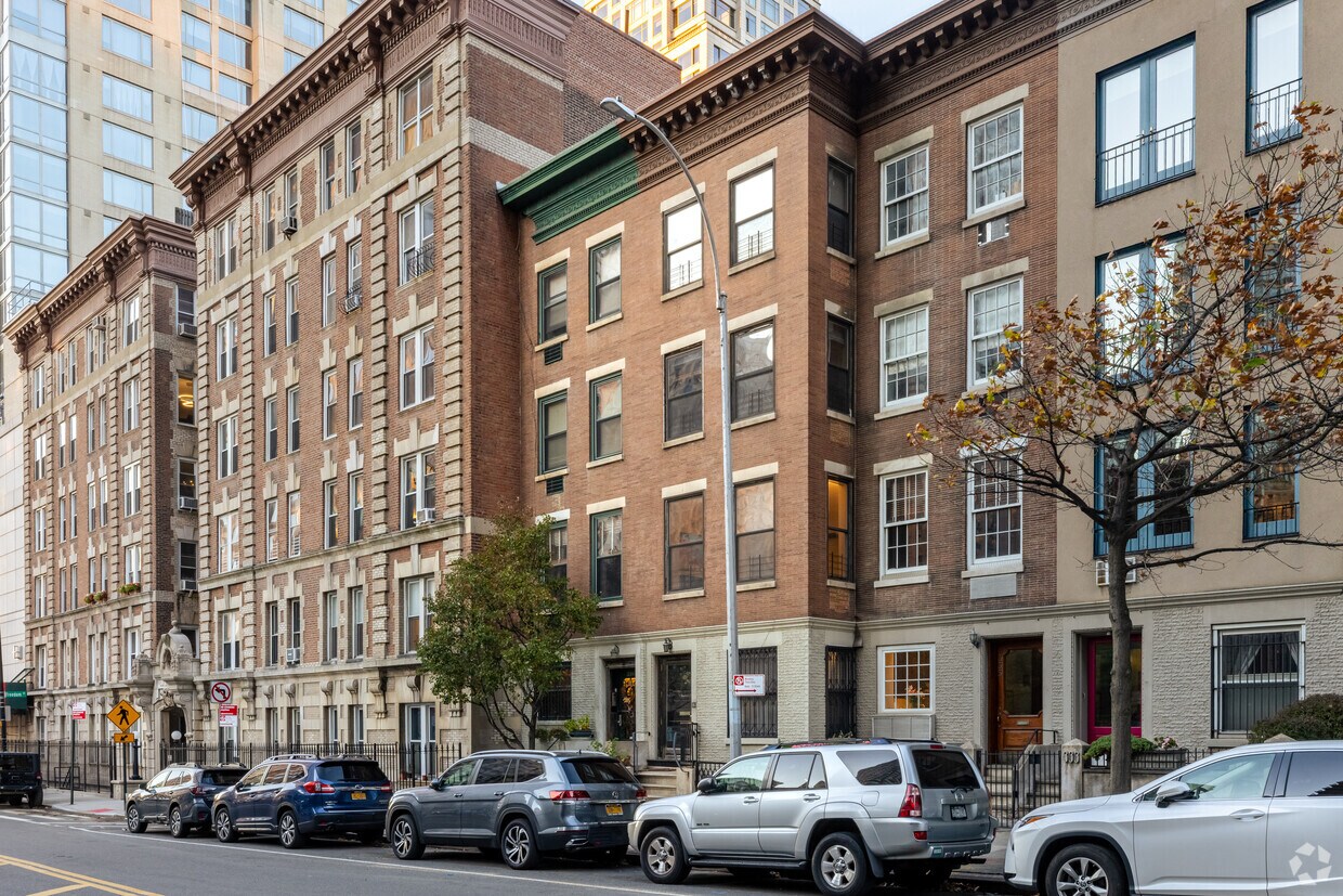 Primary Photo - 337-339 W 70th St