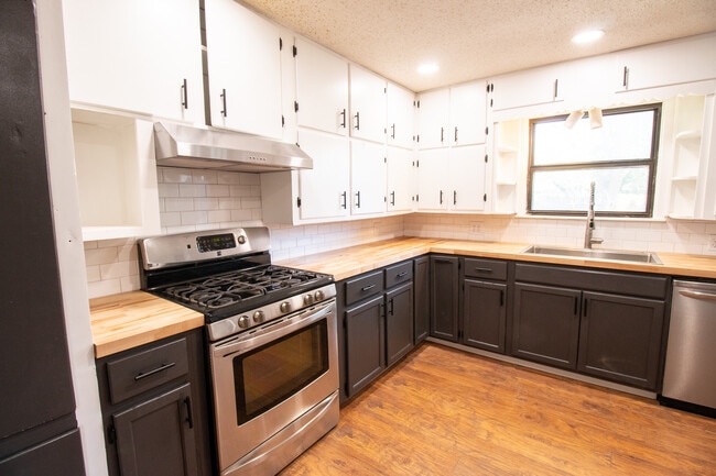 Foto del edificio - 4906 60th St