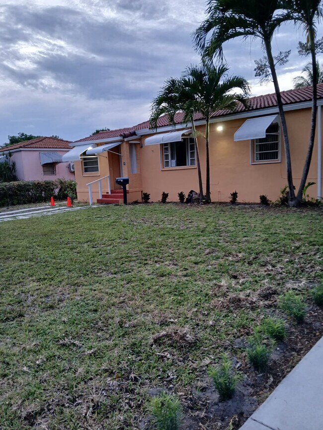 Foto del edificio - 1 N Melrose Dr