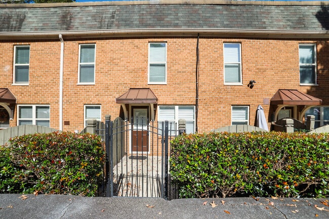 Building Photo - 115 Winding River Dr