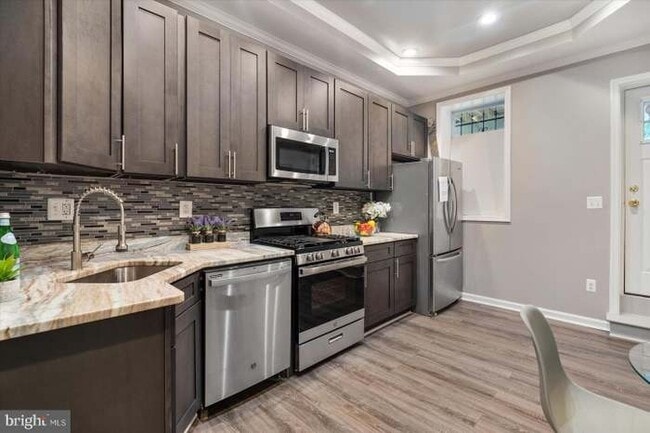 Building Photo - 1230 W Lombard St